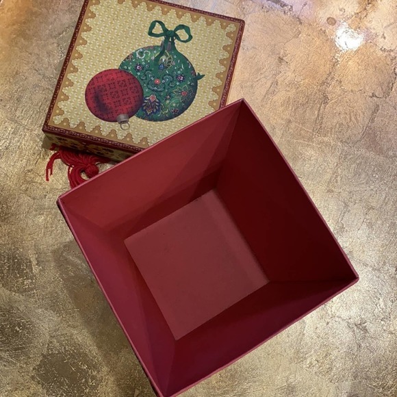 Punch Studio Tapered Gift Box w/Red Tassel No. 82864 - Picture 4 of 6